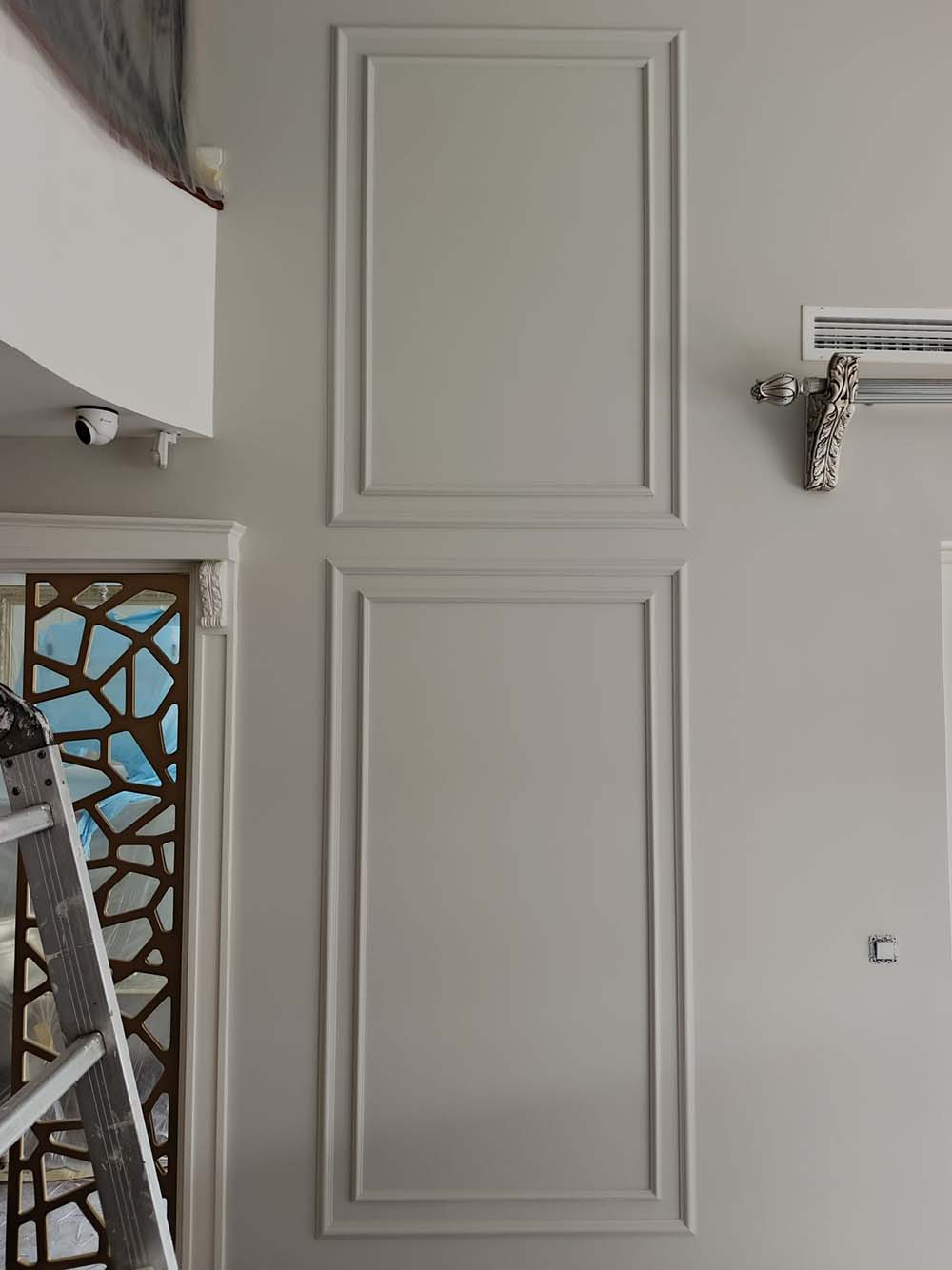 Elegant High Wall Molding Installation